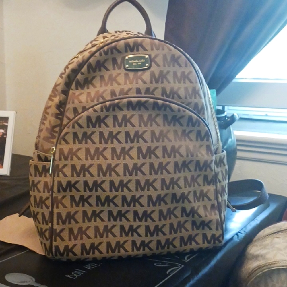 Michael  KORS LARGE BACKPACK.  NEW W TAGS!!